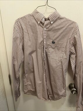 Cinch Button-Down Shirt in Light Peach Geo Print